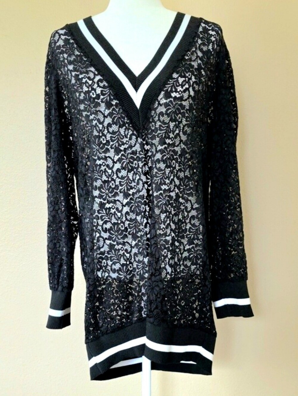 Zara Womens Black Lace V-Neck Tunic Sweatshirt - Size Medium